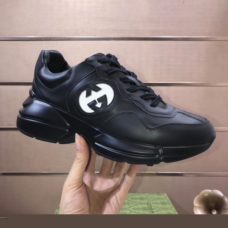 G*u*i casual shoes